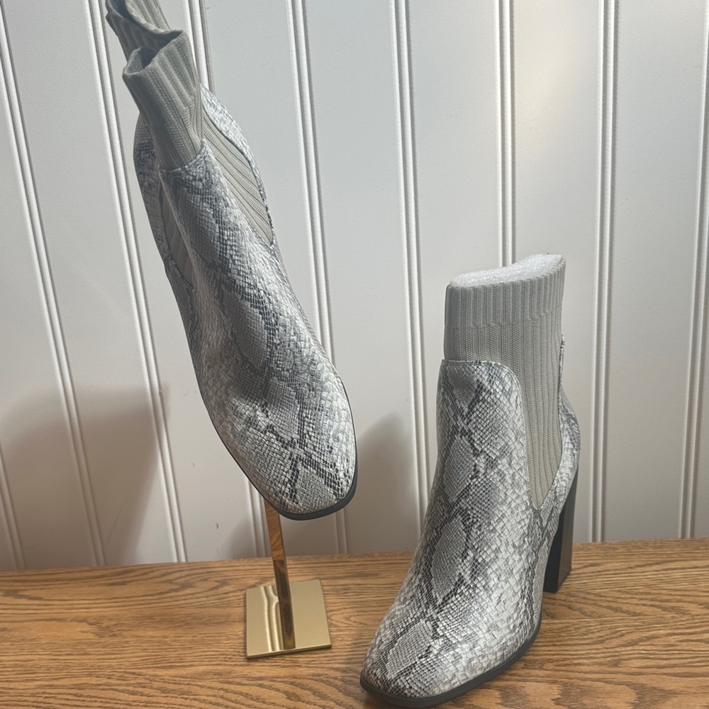 Stylish Snake Print Ankle Boots